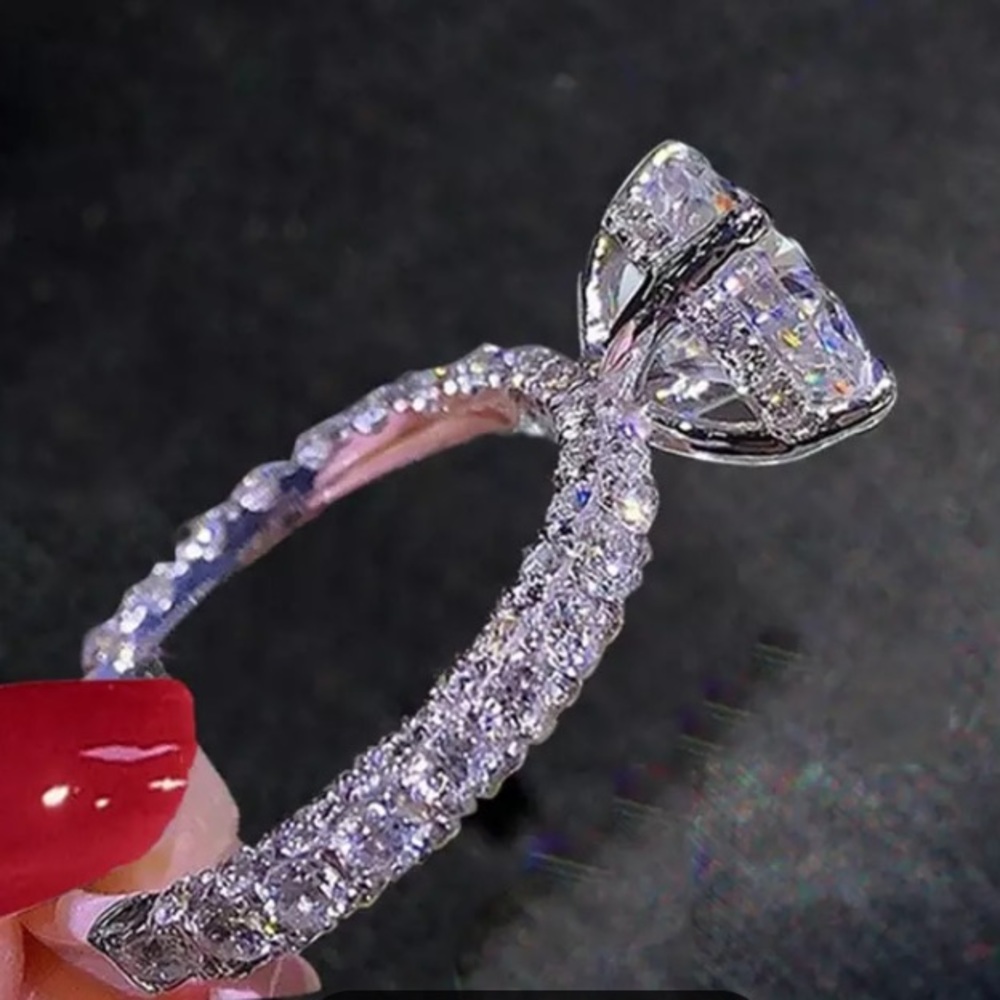 Sterling silver round cut ring